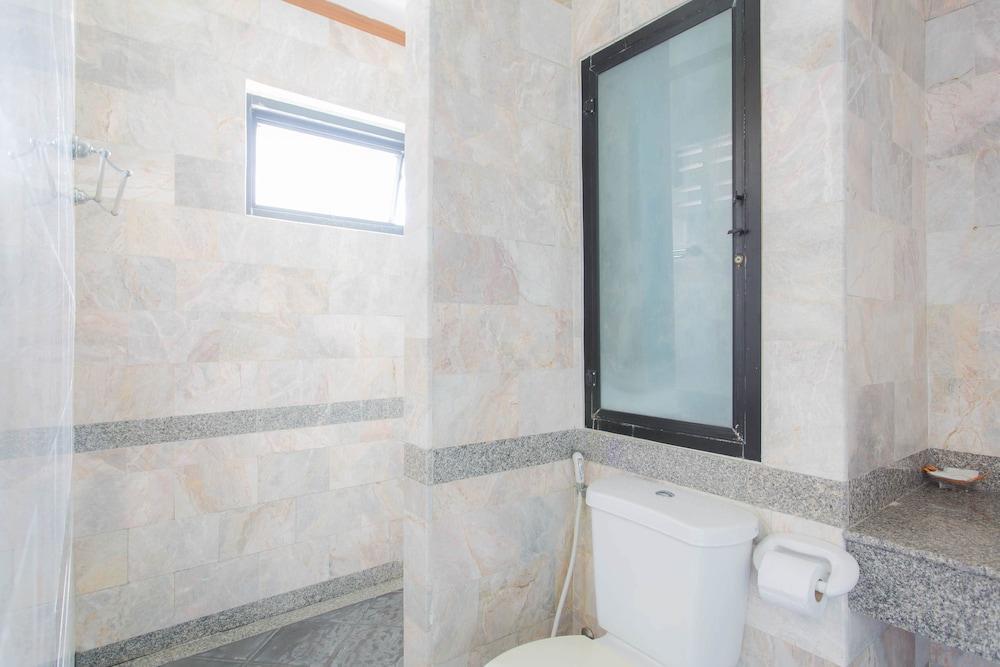 Onnicha Hotel Ratsada Екстериор снимка
